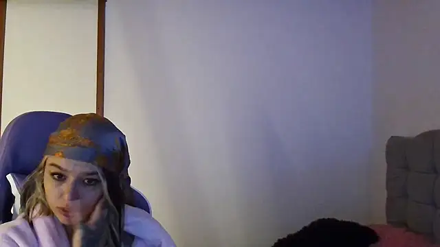 Snapshot of BlueStoneX chatting on 8, 10, 2025 BlueStoneX online show from 8, 10, 2025