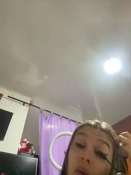 Snapshot of BlueStoneX chatting on 2, 11, 2025 BlueStoneX online show from 2, 11, 2025