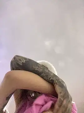 Snapshot of BlueStoneX chatting on 14, 11, 2025 BlueStoneX online show from 14, 11, 2025