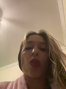 Snapshot of BlueStoneX chatting on 2, 12, 2025 BlueStoneX online show from 2, 12, 2025