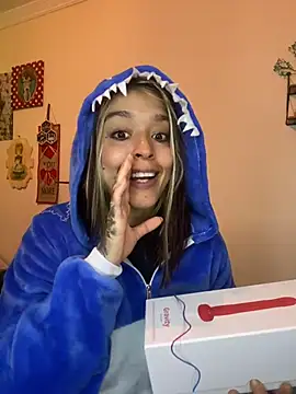 Snapshot of BlueStoneX chatting on 4, 12, 2025 BlueStoneX online show from 4, 12, 2025