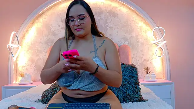 MiaLaurents online show from 10, 11, 2025