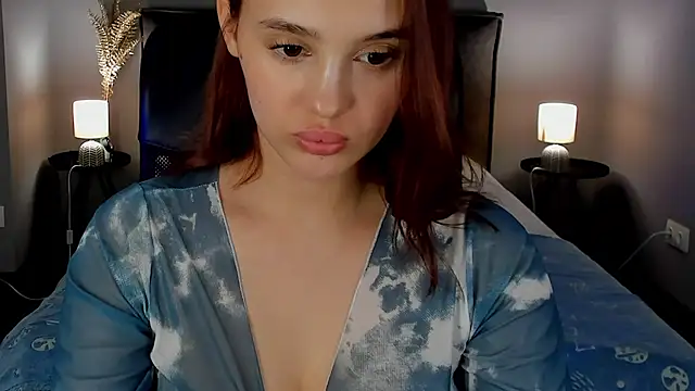 Snapshot of AngelicaKleee chatting on 6, 3, 2025 AngelicaKleee online show from 6, 3, 2025