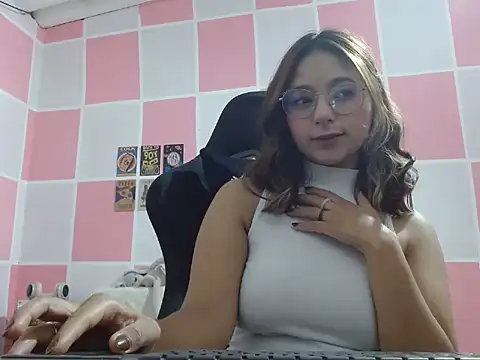 Paulina mosh online show from 22, 2, 2025