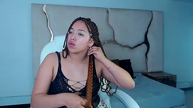 IsabellRodriguez18 online show from 31, 1, 2025