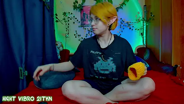 TrickyKitsune online show from 11, 9, 2025