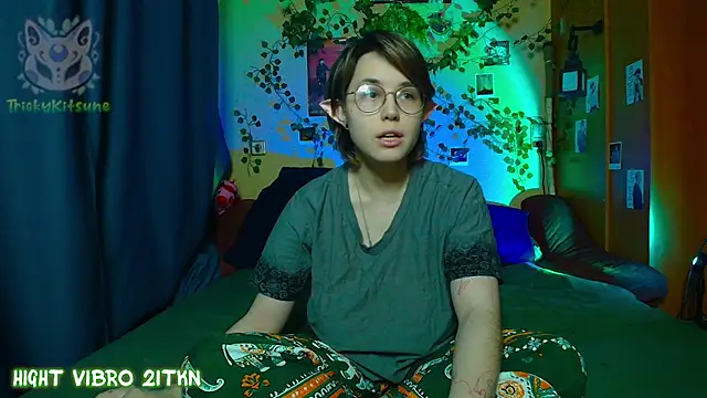 Snapshot of TrickyKitsune chatting on 30, 4, 2026 TrickyKitsune online show from 30, 4, 2026