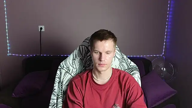 Leonnextdoor online show from 30, 12, 2024