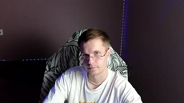 Leonnextdoor online show from 2, 1, 2025