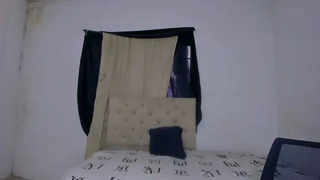 Miss noah18 online show from 4, 2, 2025