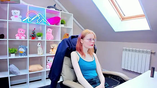 ElizabethHarpper online show from 3, 1, 2025