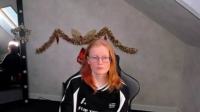 ElizabethHarpper online show from 14, 1, 2025