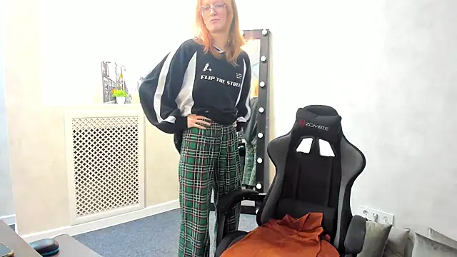 ElizabethHarpper online show from 31, 1, 2025