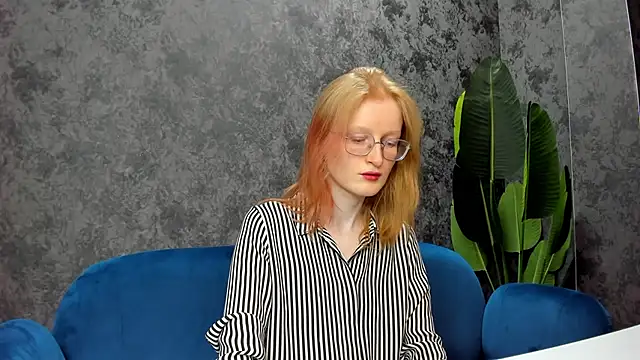 ElizabethHarpper online show from 3, 2, 2025