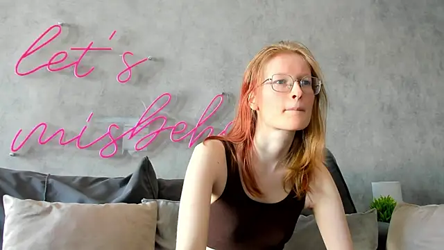 ElizabethHarpper online show from 8, 2, 2025