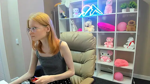 ElizabethHarpper online show from 28, 2, 2025