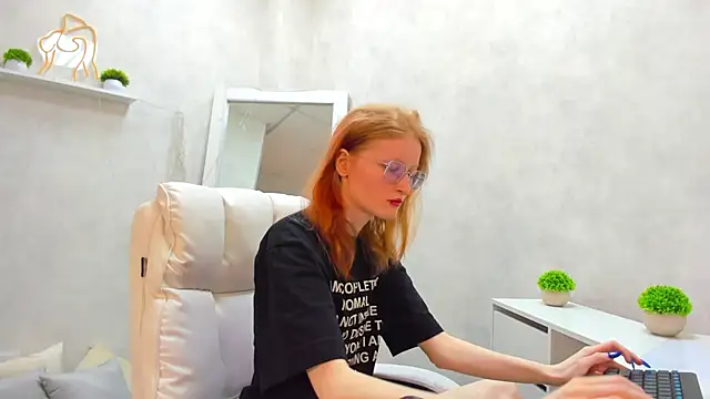 ElizabethHarpper online show from 10, 3, 2025