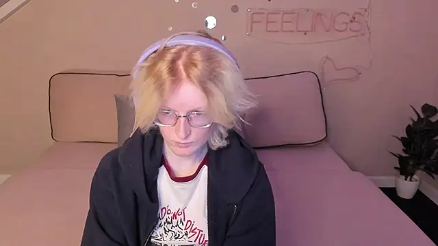 ElizabethHarpper online show from 10, 9, 2025