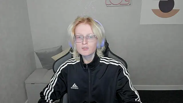 ElizabethHarpper online show from 11, 9, 2025