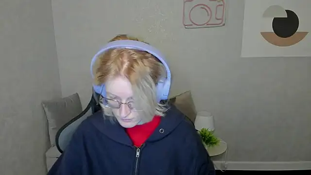 ElizabethHarpper online show from 12, 9, 2025