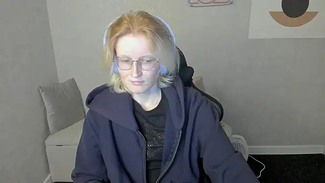 ElizabethHarpper online show from 13, 9, 2025