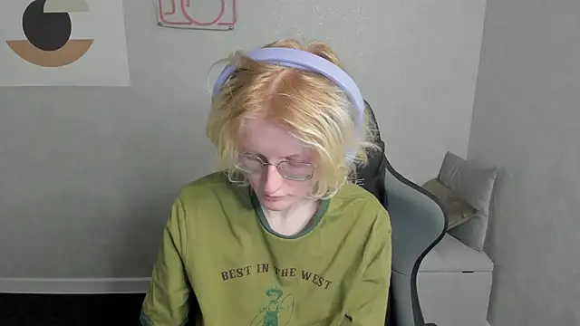 ElizabethHarpper online show from 16, 9, 2025