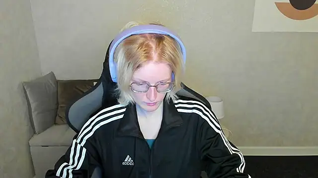 ElizabethHarpper online show from 21, 9, 2025