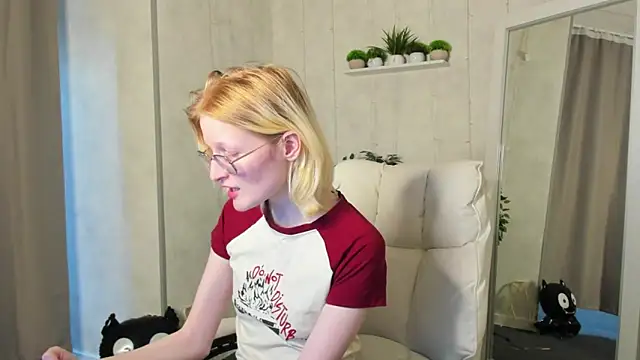 ElizabethHarpper online show from 31, 10, 2025