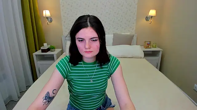 Snapshot of CharlotteMitchell chatting on 5, 2, 2025 CharlotteMitchell online show from 5, 2, 2025