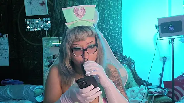 Snapshot of deluxxxeblu chatting on 13, 1, 2026 deluxxxeblu online show from 13, 1, 2026