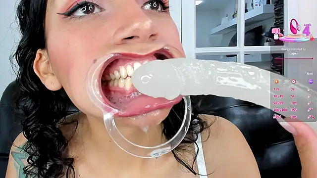 Snapshot of miss___evangeline chatting on 13, 3, 2025 miss evangeline online show from 13, 3, 2025