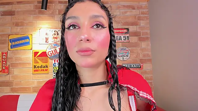 Snapshot of miss___evangeline chatting on 27, 10, 2025 miss evangeline online show from 27, 10, 2025