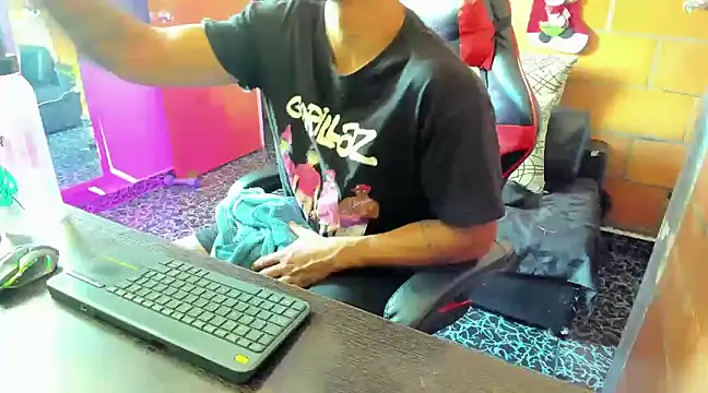 Adam Valenciia online show from 9, 1, 2025