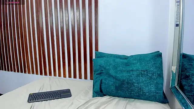 KRYSSTARITTER4 online show from 15, 2, 2025