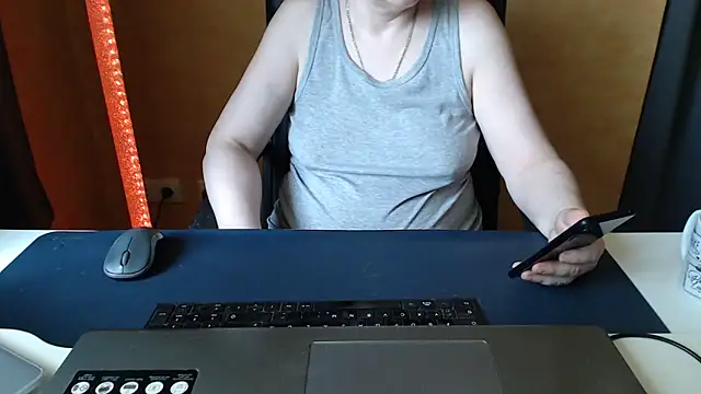 Sweet Phoenix online show from 19, 5, 2026