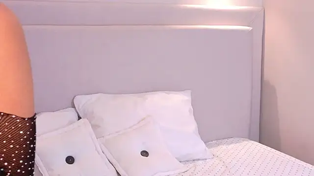 Snapshot of NickyBelmonth chatting on 21, 2, 2025 NickyBelmonth online show from 21, 2, 2025