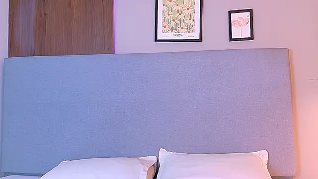 NaomiKlarc online show from 25, 9, 2025