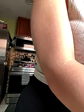 thigh hi online show from 6, 11, 2025