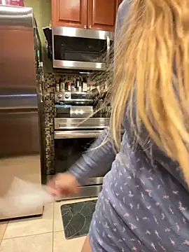 thigh hi online show from 8, 11, 2025