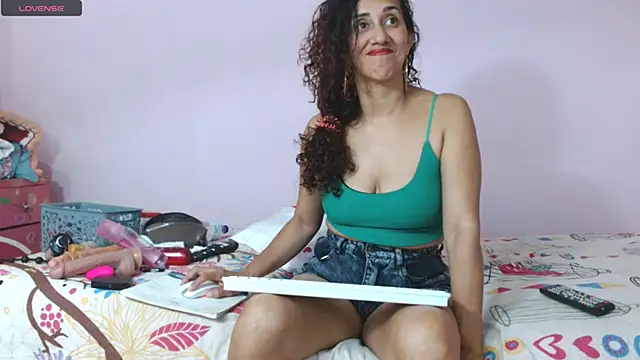 Snapshot of latinabueno41 chatting on 16, 2, 2025 latinabueno41 online show from 16, 2, 2025