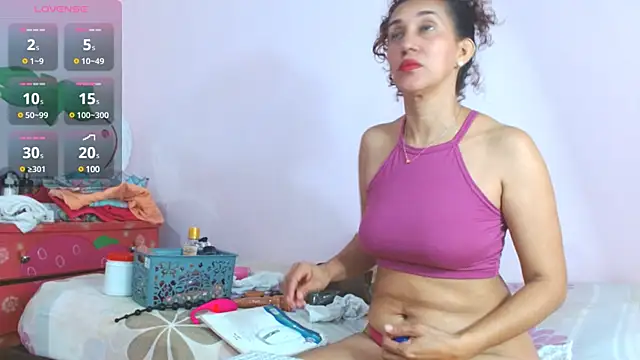 Snapshot of latinabueno41 chatting on 7, 3, 2025 latinabueno41 online show from 7, 3, 2025