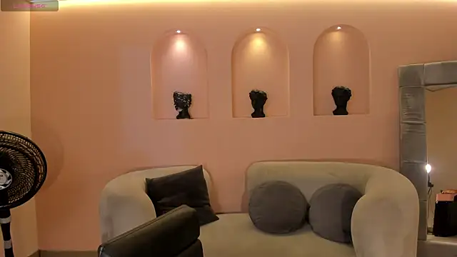 NiaSalvatore online show from 28, 10, 2025