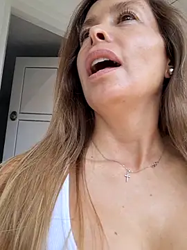 karina warthon online show from 23, 10, 2025