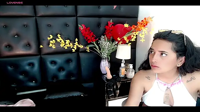 Carolaine01 online show from 20, 2, 2025