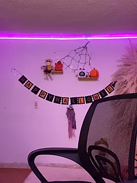 ariadna cooper online show from 10, 10, 2025