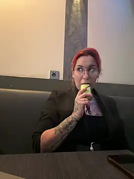 Snapshot of Mia-Fuchs chatting on 1, 2, 2025 Mia-Fuchs online show from 1, 2, 2025