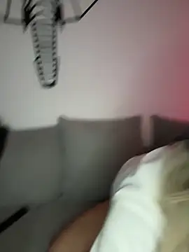 Snapshot of Mia-Fuchs chatting on 27, 2, 2025 Mia-Fuchs online show from 27, 2, 2025