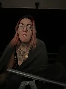 Snapshot of Mia-Fuchs chatting on 5, 3, 2025 Mia-Fuchs online show from 5, 3, 2025