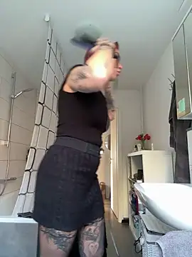 Snapshot of Mia-Fuchs chatting on 9, 3, 2025 Mia-Fuchs online show from 9, 3, 2025