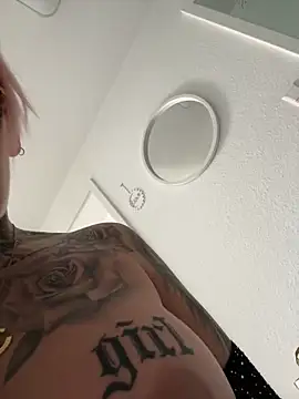 Snapshot of Mia-Fuchs chatting on 11, 3, 2025 Mia-Fuchs online show from 11, 3, 2025